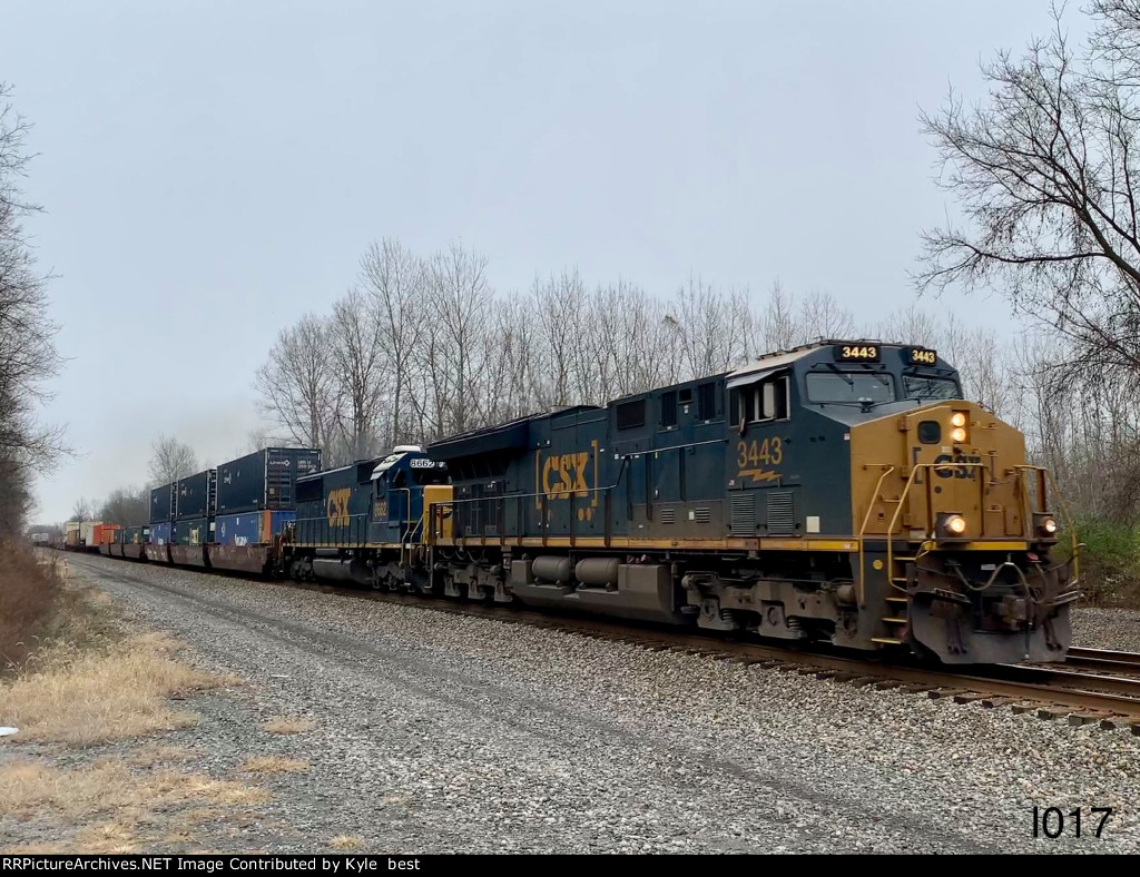 CSX 3443 on I017